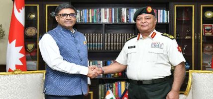 भारतीय विदेशसचिव विक्रम मिश्रीले जंगीअड्डा पुगेर प्रधानसेनापति अशोकराज सिग्देलसँग गरे भेटवार्ता