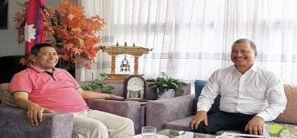 एकताको चर्चाबीच नारायणकाजी श्रेष्ठ र नेकपाका महासचिव नेत्र विक्रम चन्द विप्लवबीच भेटवार्ता