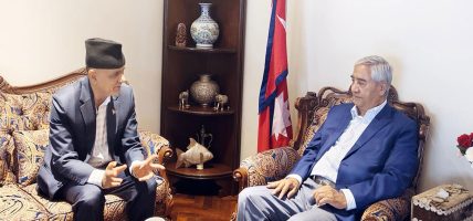 कर्णालीका मुख्यमन्त्री यामलाल कँडेल र सभापति शेरबहादुर देउवाबीच भेटबार्ता