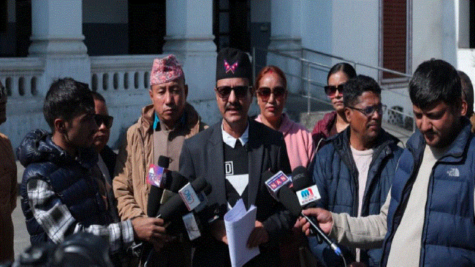 दुर्गा प्रसाईँको समर्थनमा नागरिक बचाउ दल, आयाेगमा दियाे दर्ताकाे निवेदन दुर्गा प्रसाईँको समर्थनमा नागरिक बचाउ दल, आयाेगमा दियाे दर्ताकाे निवेदन