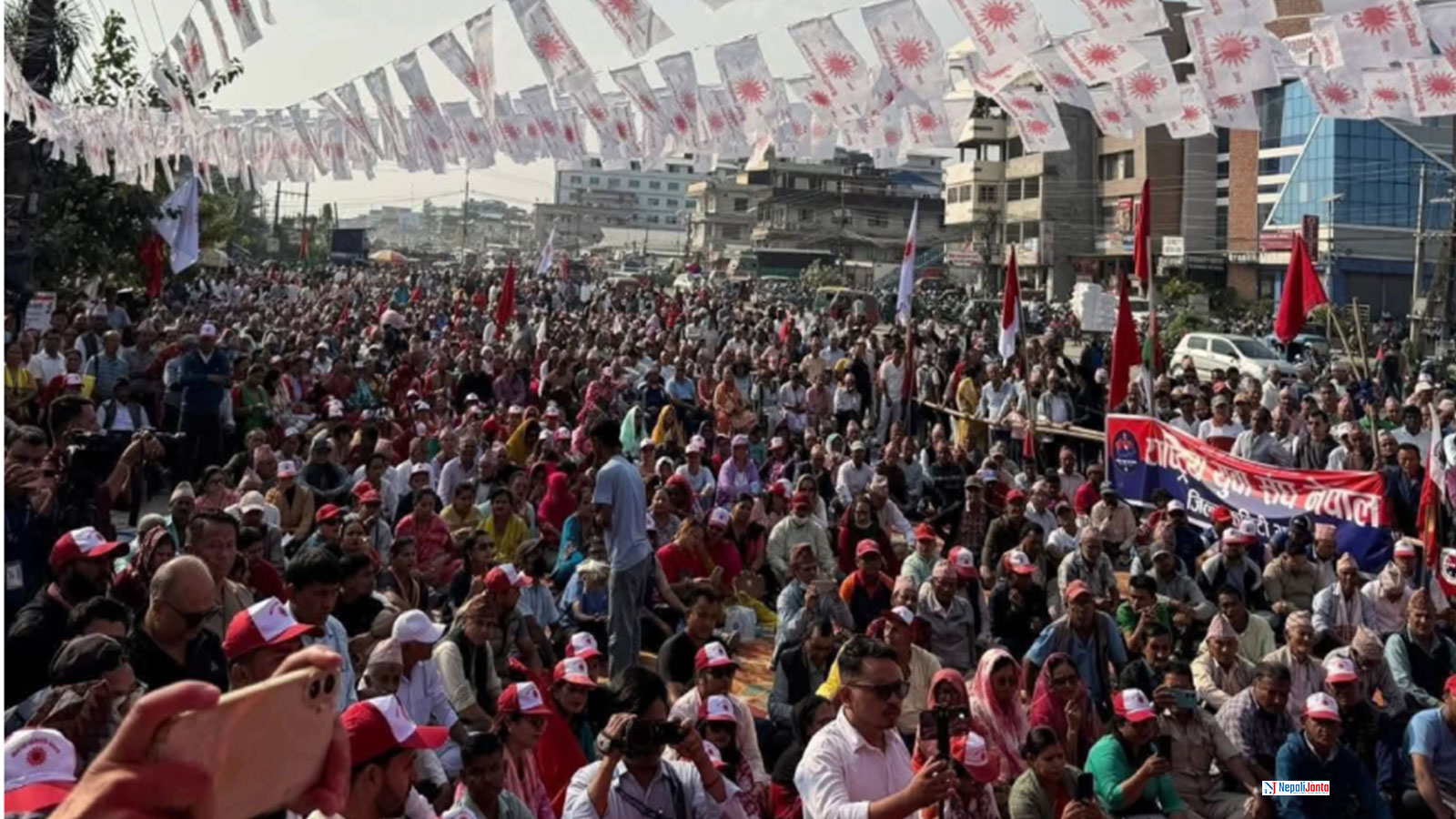 चुनाबमा नजाने अदालत र सरकारलाई एमालेको धम्की चुनाबमा नजाने अदालत र सरकारलाई एमालेको धम्की