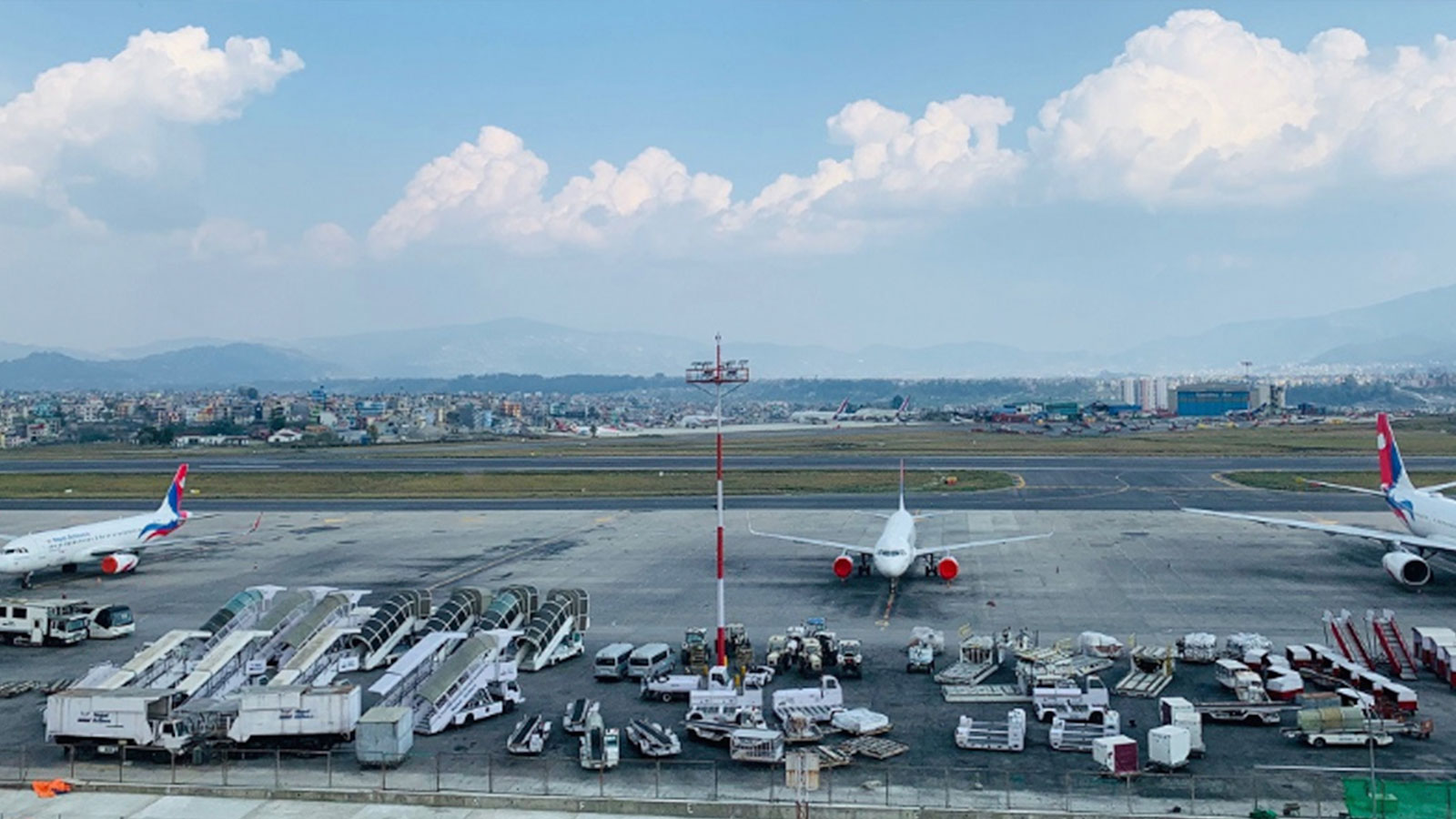 रन-वेको लाइट बिग्रिएपछि त्रिभुवन अन्तर्राष्ट्रिय विमानस्थल बन्द, उडान भए अस्तव्यस्त रन-वेको लाइट बिग्रिएपछि त्रिभुवन अन्तर्राष्ट्रिय विमानस्थल बन्द, उडान भए अस्तव्यस्त