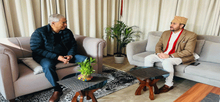 नेपाली कांग्रेसका सभापति शेरबहादुर देउवा  र सञ्चारमन्त्री खरेलबीच भेटवार्ता