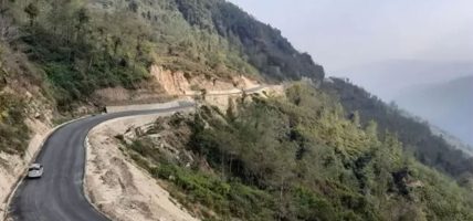 भारी हिमपातले मध्यपहाडी लोकमार्ग अवरुद्ध