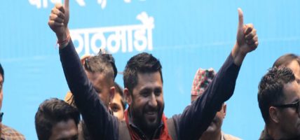रविको कटाक्ष : खाल्डो ठूलो खन्नुभयो, नपुरी सुखै छैन