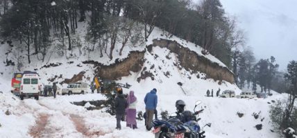रुकुम पूर्वमा भारी हिमपात, मध्यपहाडी लोकमार्ग अवरुद्ध
