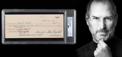 स्टिभ जब्सको हस्ताक्षर भएको एप्पलको पहिलो चेक २४ लाख डलरमा बिक्री