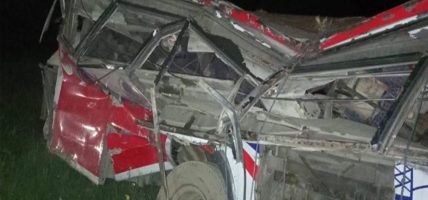 बस दुर्घटना : क्षतिपूर्ती र उपचारको माग गर्दै घाइते र मृतकका आफन्त प्रदर्शनमा बस दुर्घटना : क्षतिपूर्ती र उपचारको माग गर्दै घाइते र मृतकका आफन्त प्रदर्शनमा