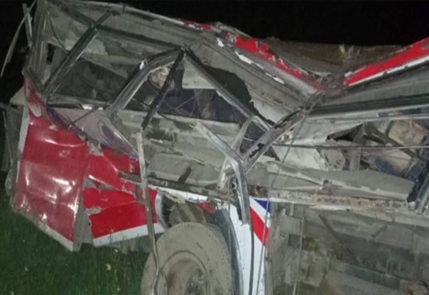 बस दुर्घटना : क्षतिपूर्ती र उपचारको माग गर्दै घाइते र मृतकका आफन्त प्रदर्शनमा बस दुर्घटना : क्षतिपूर्ती र उपचारको माग गर्दै घाइते र मृतकका आफन्त प्रदर्शनमा