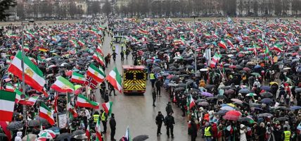 जर्मनीमा इरानी सरकारविरुद्ध विशाल प्रदर्शन, लाखौँ सडकमा