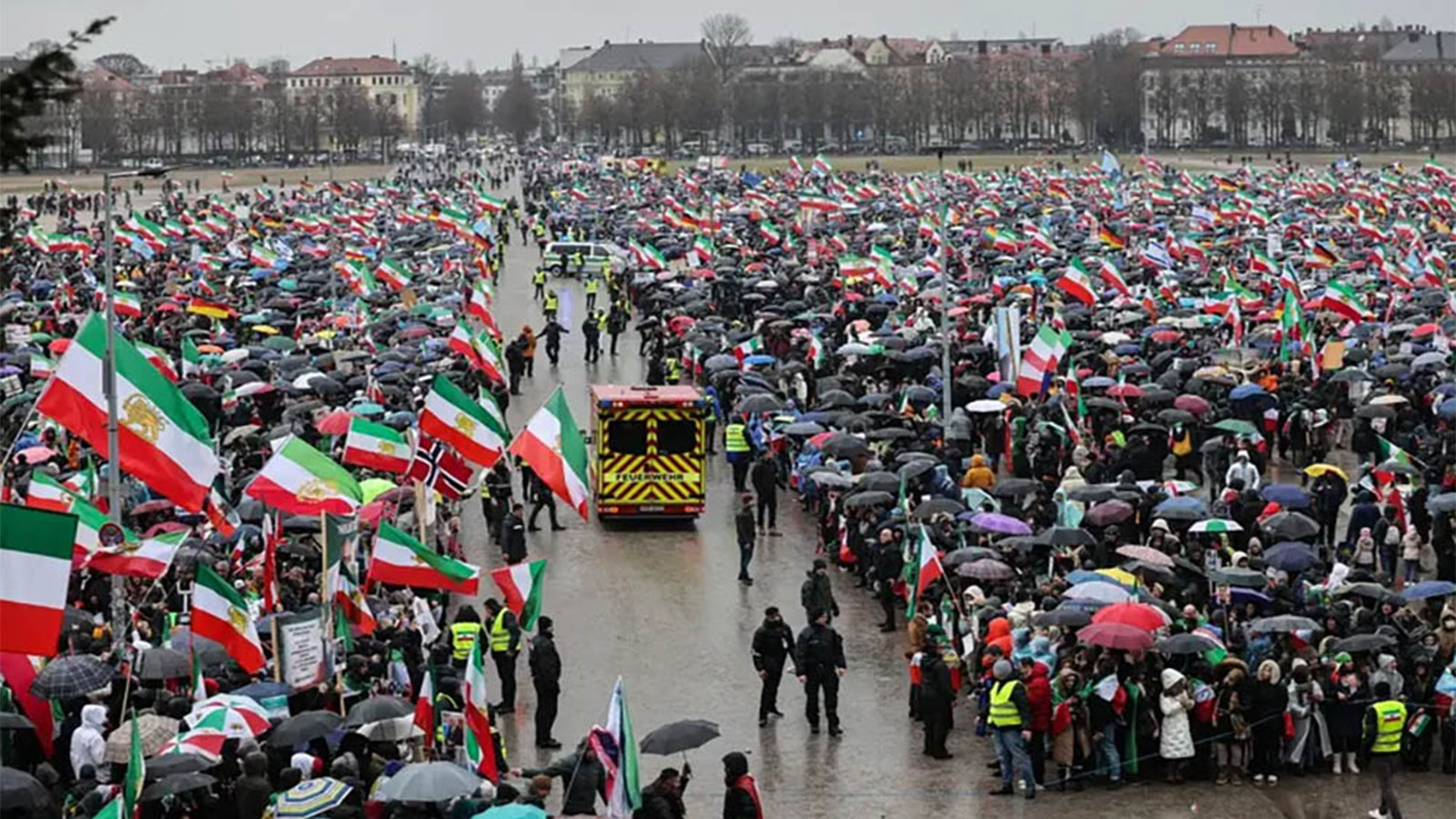 जर्मनीमा इरानी सरकारविरुद्ध विशाल प्रदर्शन, लाखौँ सडकमा