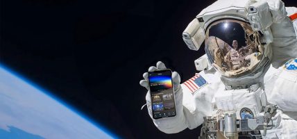 अन्तरिक्षमा स्मार्टफोन लैजान नासाले दियो अनुमति