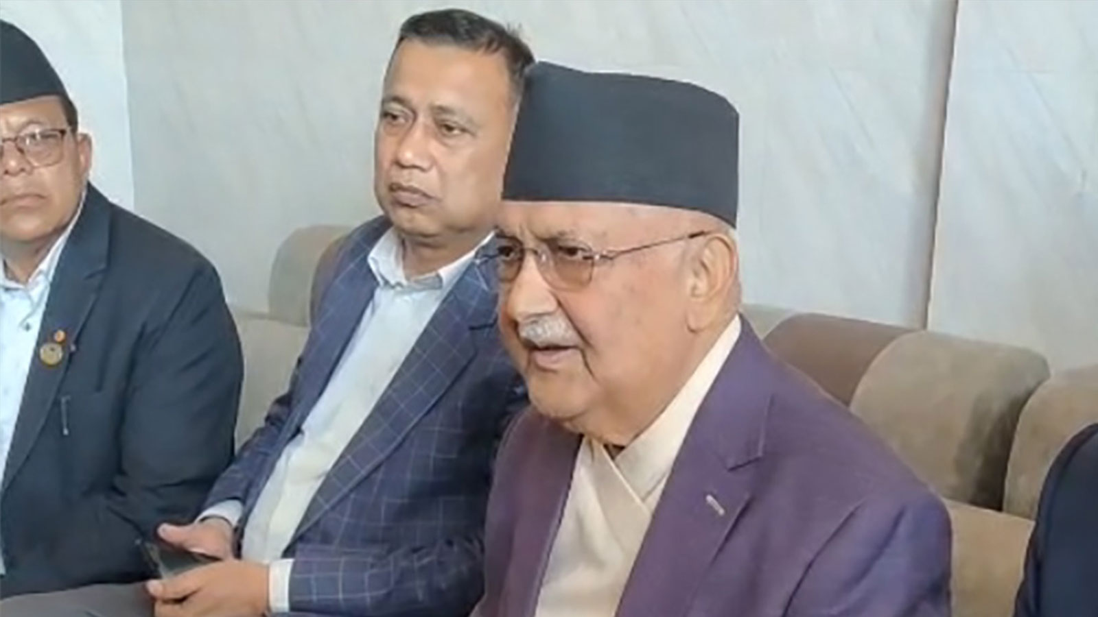 संसद् विघटनको मुद्दामा साधारण तारेख तोकिनु अर्थहीन र प्रयोजनहीनः ओली संसद् विघटनको मुद्दामा साधारण तारेख तोकिनु अर्थहीन र प्रयोजनहीनः ओली