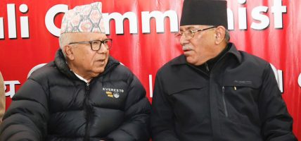 राजनीतिक चक्रव्यूहमा नेकपा, साख बचाउन संघर्ष गर्दै प्रचण्ड र नेपाल