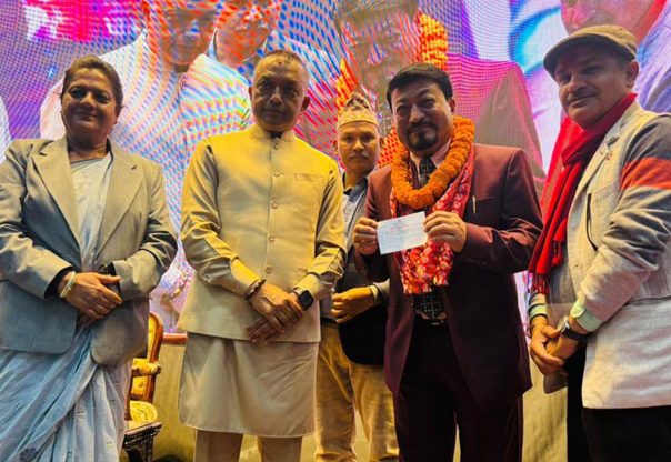 कांग्रेसमा प्रवेश गरे एमाले नेता रामवीर मानन्धर कांग्रेसमा प्रवेश गरे एमाले नेता रामवीर मानन्धर