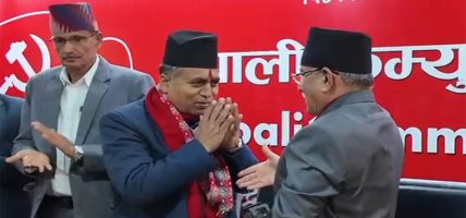 किर्तिपूरका पूर्व मेयर एमाले छोडेर नेकपामा प्रवेश