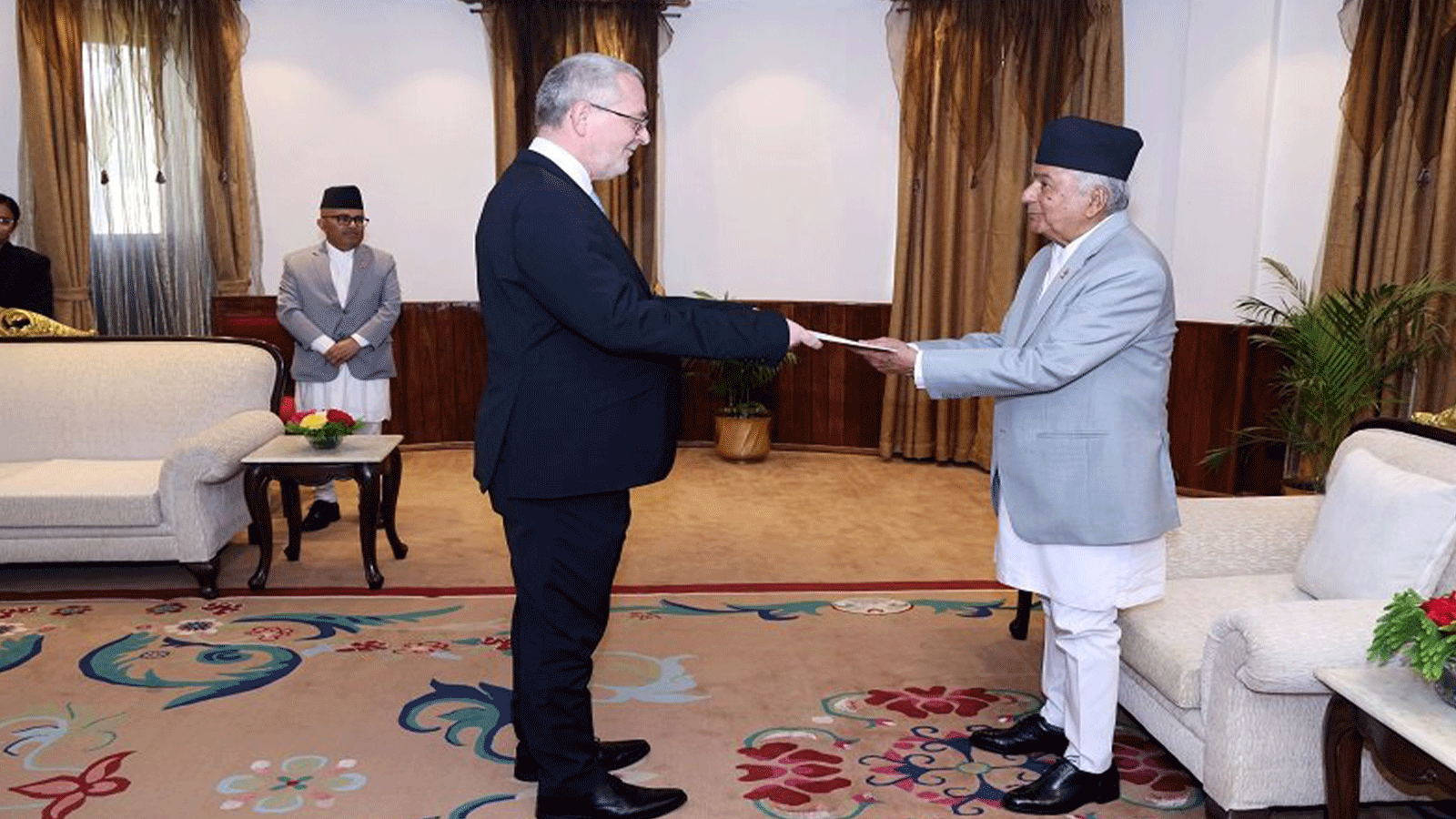 राष्ट्रपति रामचन्द्र पौडेल समक्ष नवनियुक्त चार देशका राजदूतहरूले आ–आफ्नो ओहोदाको प्रमाणपत्र गरे पेश