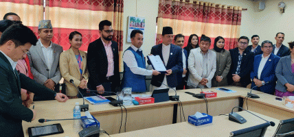 कार्य सञ्चालन नियमावलीको मस्यौदा बुझाइयो सभामुख डोलप्रसाद अर्याललाई