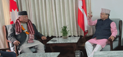 नेपाली कांग्रेस संसदीय दलका नेता भीष्मराज आङ्देम्बे र पूर्णबहादुर खड्काबीच भेटवार्ता