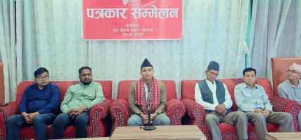 सरकार टाउकोले टेकेर उल्टो बाटोमा हिँडिरहेको छ, गन्तव्यमा पुग्दैनः प्रमुख सचेतक महर