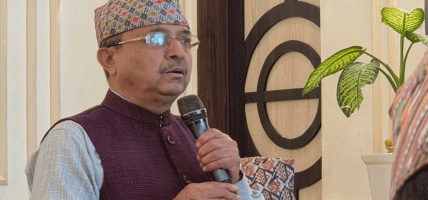 सभापति गगन थापासँग भएको भेटबारे पूर्णबहादुर खड्काले गरे भेलामा ब्रिफिङ