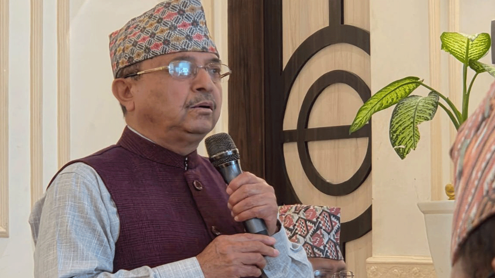 सभापति गगन थापासँग भएको भेटबारे पूर्णबहादुर खड्काले गरे भेलामा ब्रिफिङ