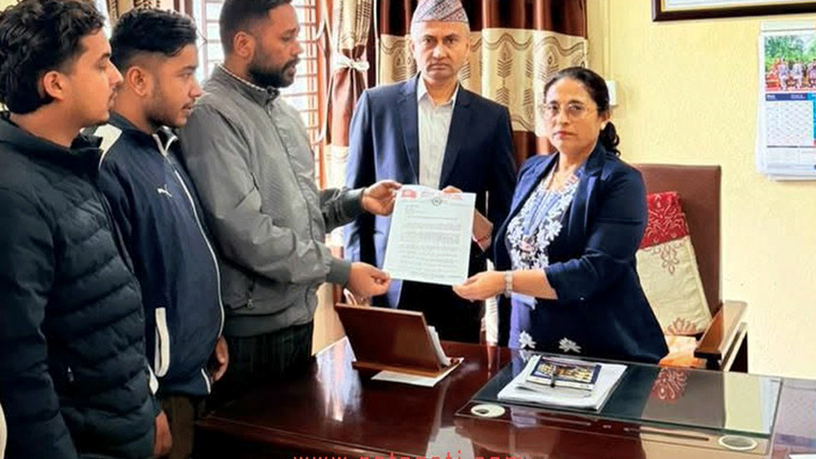 १२ कक्षाको परीक्षा केन्द्रमा लापरबाही भएको भन्दै नेविसंघले सुधार गर्न मागसहित बुझायो ज्ञापनपत्र