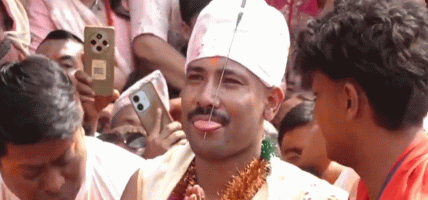 सुजनले चौथो पटक जिब्रो छेडेर जात्रालाई दिए निरन्तरता सुजनले चौथो पटक जिब्रो छेडेर जात्रालाई दिए निरन्तरता