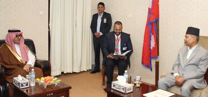 उपराष्ट्रपति रामसहाय यादवसँग साउदी अरेबियाका राजदूत फाहद मोहम्मद ए मनिकरको शिष्टाचार भेट