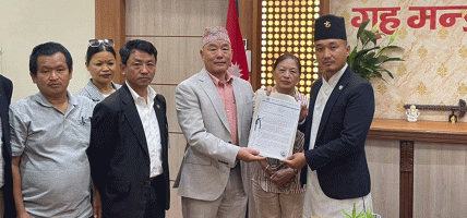 गृहमन्त्री सुधन गुरुङलाई भेटेर ब्रिटिस गोर्खाहरूले गरे नागरिकता निरन्तरताको माग