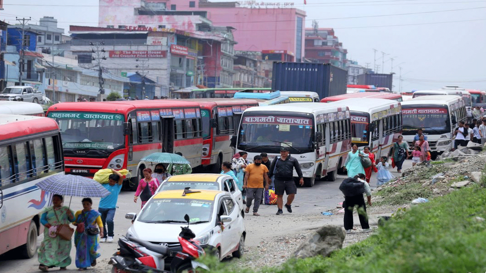 पटक–पटक हुने मूल्यवृद्धिको सट्टा वैकल्पिक व्यवस्था मिलाउन यातायात व्यवसायीको माग पटक–पटक हुने मूल्यवृद्धिको सट्टा वैकल्पिक व्यवस्था मिलाउन यातायात व्यवसायीको माग