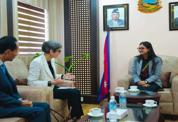 कानुनमन्त्री सोविता गौतम र स्वीट्जरल्यान्डका राजदूत डा. ड्यानियल म्युलीबीच शिष्टाचार भेटघाट