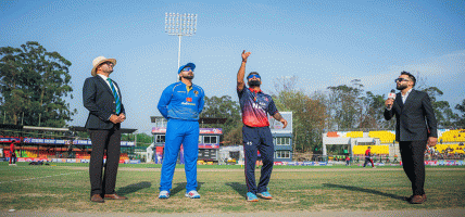 युएईविरुद्ध टस जितेर पहिला ब्याटिंग गर्दै नेपाल