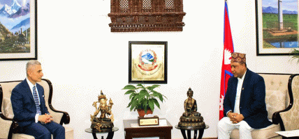 परराष्ट्रमन्त्री शिशिर खनालसँग अमेरिकी सहायक विदेशमन्त्री कपुरको शिष्टाचार भेट