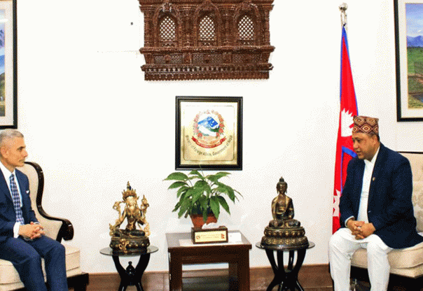 परराष्ट्रमन्त्री शिशिर खनालसँग अमेरिकी सहायक विदेशमन्त्री कपुरको शिष्टाचार भेट