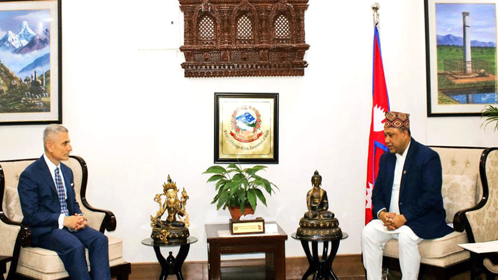 परराष्ट्रमन्त्री शिशिर खनालसँग अमेरिकी सहायक विदेशमन्त्री कपुरको शिष्टाचार भेट