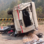 भारतीय तीर्थयात्री बोकेर स्वर्गद्वारी जाँदै गरेको जिप दुर्घटना, एकको मृत्यु, २१ जना घाइते