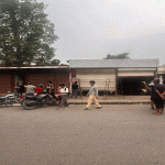 उपमहानगरपालिकाको सूचना पछि उच्च अदालत बुटवलको जग्गामा रहेका घरटहरा स्थानीय आफैले खाली गर्न थाले