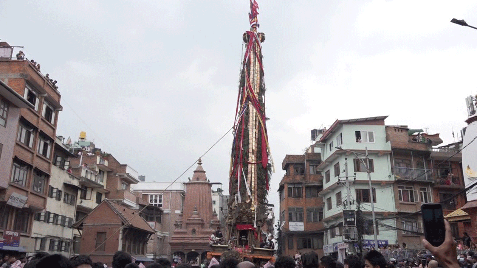 ललितपुरको प्रसिद्ध रातो मत्स्येन्द्रनाथको रथ यात्रा आज लगनखेल लगिँदै