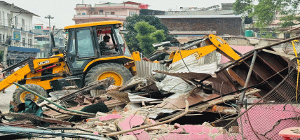 अतिक्रमित बस्ती हटाउने क्रम जारी : काठमाडौँका तीन बस्तीका ७ सय ८१ घर भत्किए