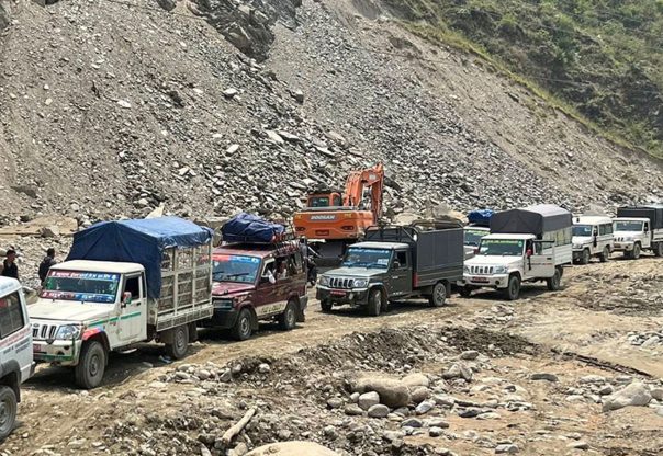 बीपी राजमार्गमा रोकिएका यात्रुसँग होटलमा बढी रकम लिएको गुनासो, कारवाही गर्ने प्रहरीको चेतावनी