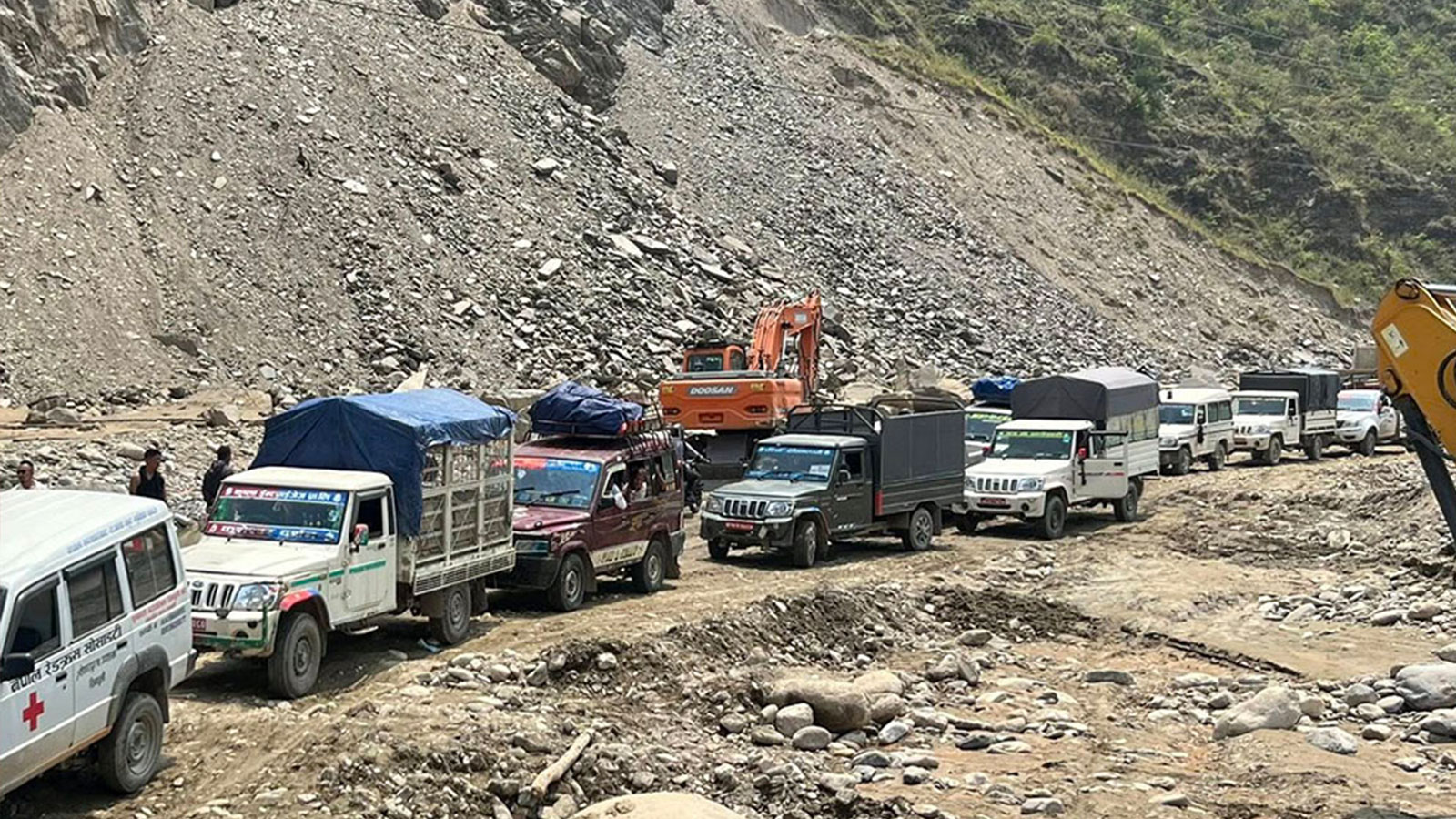 बीपी राजमार्गको आवागमन पूर्ण रूपमा बन्द