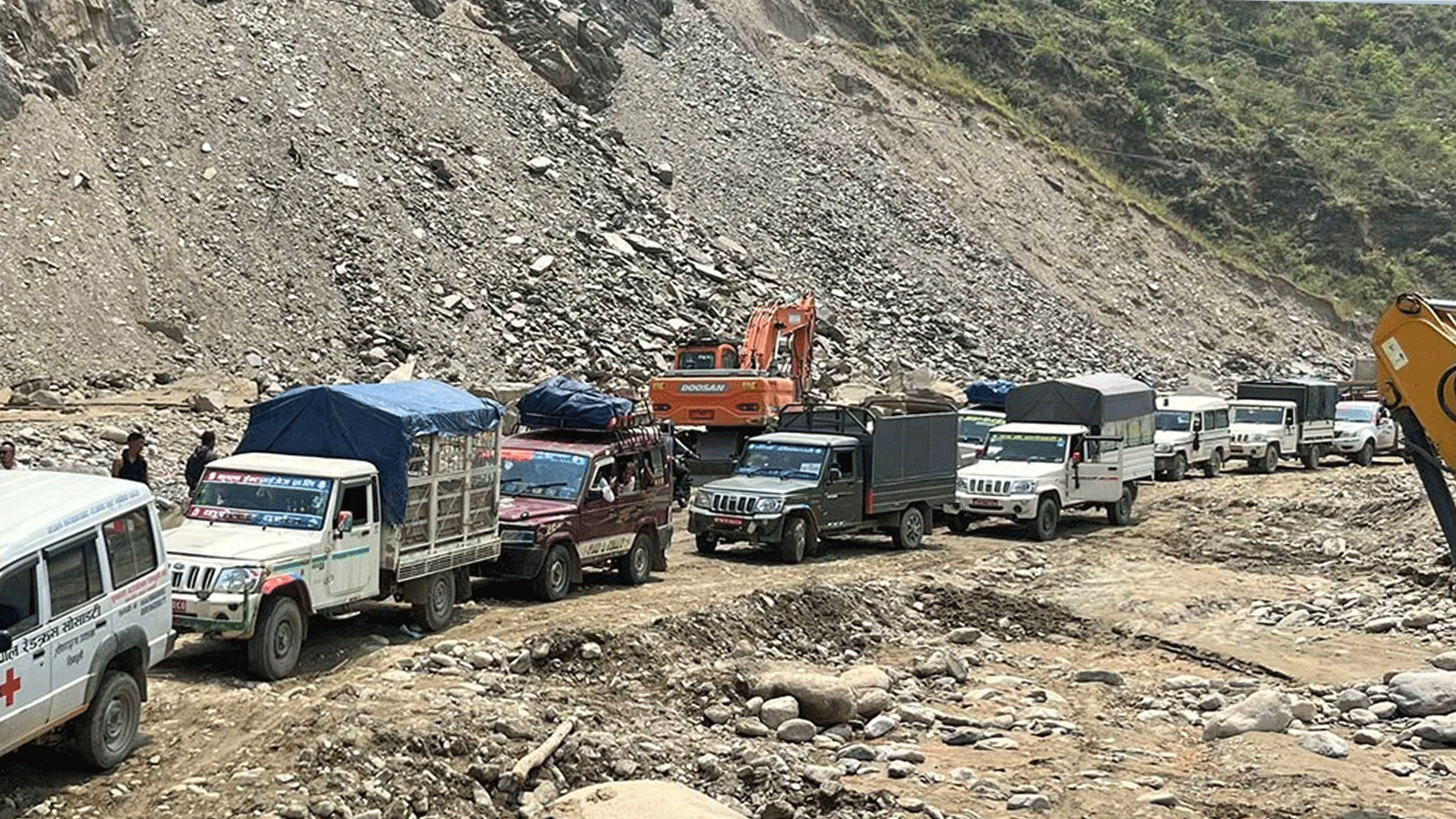 बीपी राजमार्गमा सवारी आवागमन अवरुद्ध