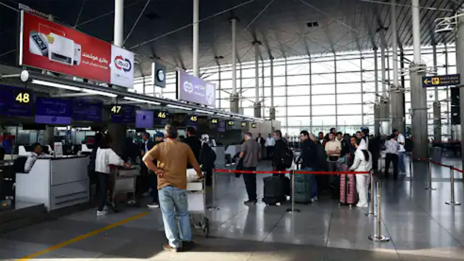 करिब दुई महिनापछि तेहरानस्थित विमानस्थलबाट हवाई उडान शुरु