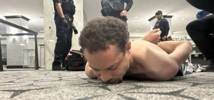 ट्रम्प सहभागी कार्यक्रममा गोली चलाउने व्यक्तिलाई अदालतमा पेश गरिदै