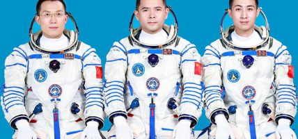 अन्तरिक्षमा रहेका तीन चिनियाँ अन्तरिक्षयात्रीको बसाइ एक महिना थपियो