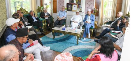 नेकपा एमालेको जारी केन्द्रीय सचिवालय बैठकमा धारणा राख्ने क्रम सकियो, ओलीद्वारा जवाफ दिन सुरु