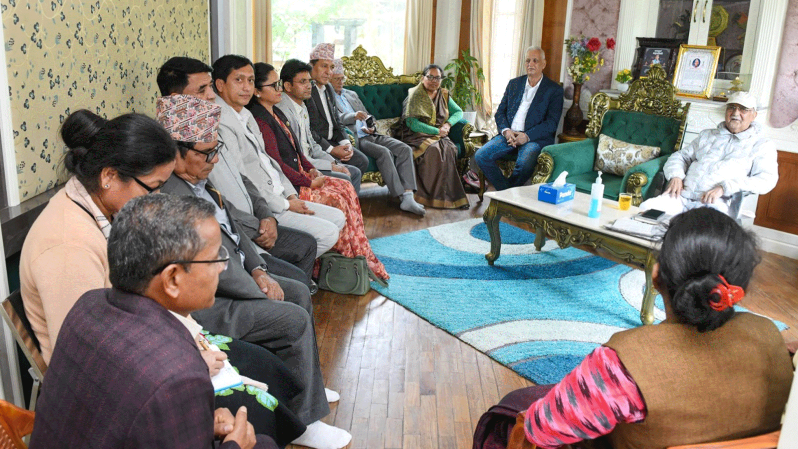 सुदूरपश्चिम प्रदेशका सांसदलाई गुण्डुमा बोलाएर सामूहिक छलफलमा ओली