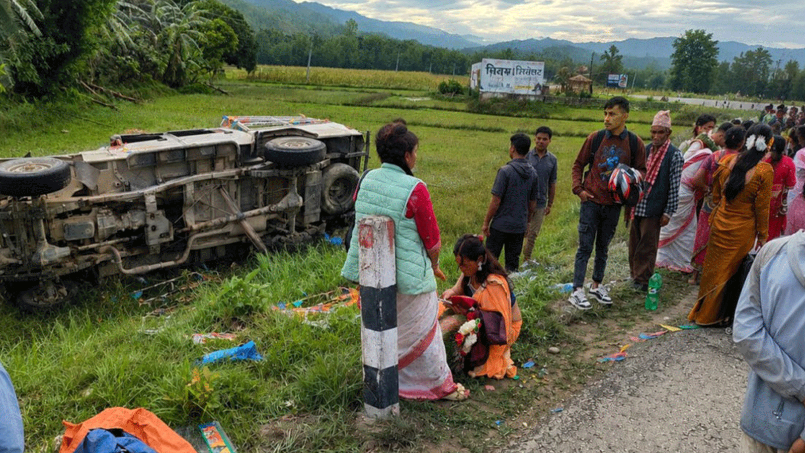 सिन्धुलीको दुधौलीमा जन्ती बोकेको बोलेरो दुर्घटना : ५ जना घाइते, बेहुला सकुशल
