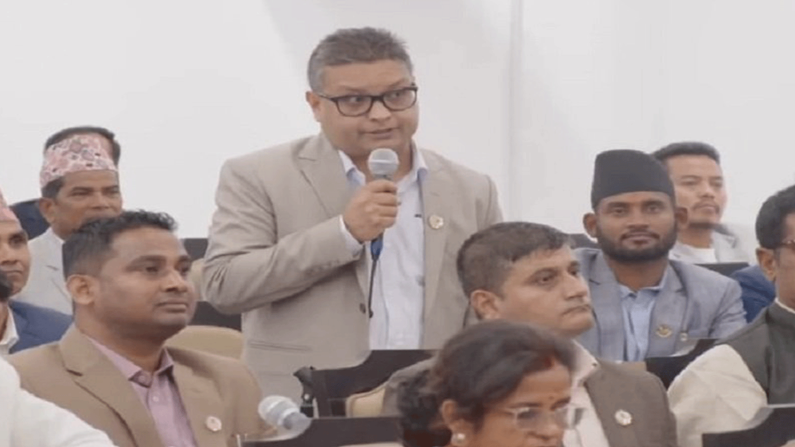 शिक्षा र स्वास्थ्य क्षेत्रमा हप्ताको दुई दिन बिदा दिने निर्णय पुनर्विचार गर्न माग शिक्षा र स्वास्थ्य क्षेत्रमा हप्ताको दुई दिन बिदा दिने निर्णय पुनर्विचार गर्न माग